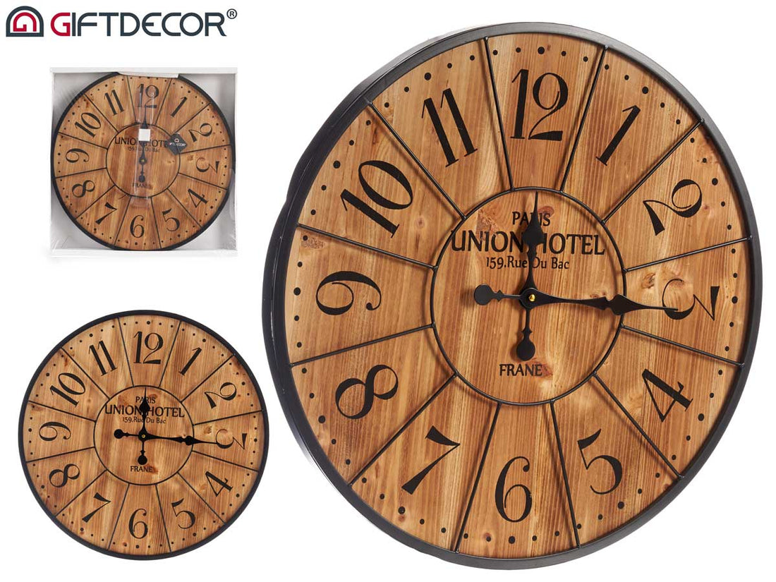 Reloj de metal negro de madera oscura